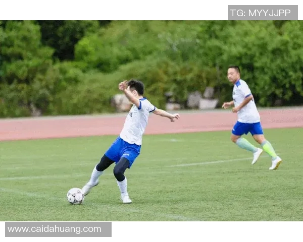 足球扫盘:深入解析赛事动态与战术变化的全新视角 足球扫盘:深入解析赛事动态与战术变化的全新视角